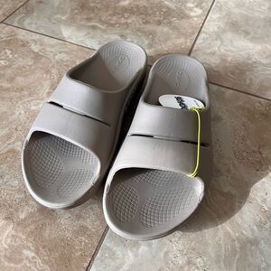 Oofos Size Womens 7 Mens 5 Slides Ooahh Sandals Slip On Recovery